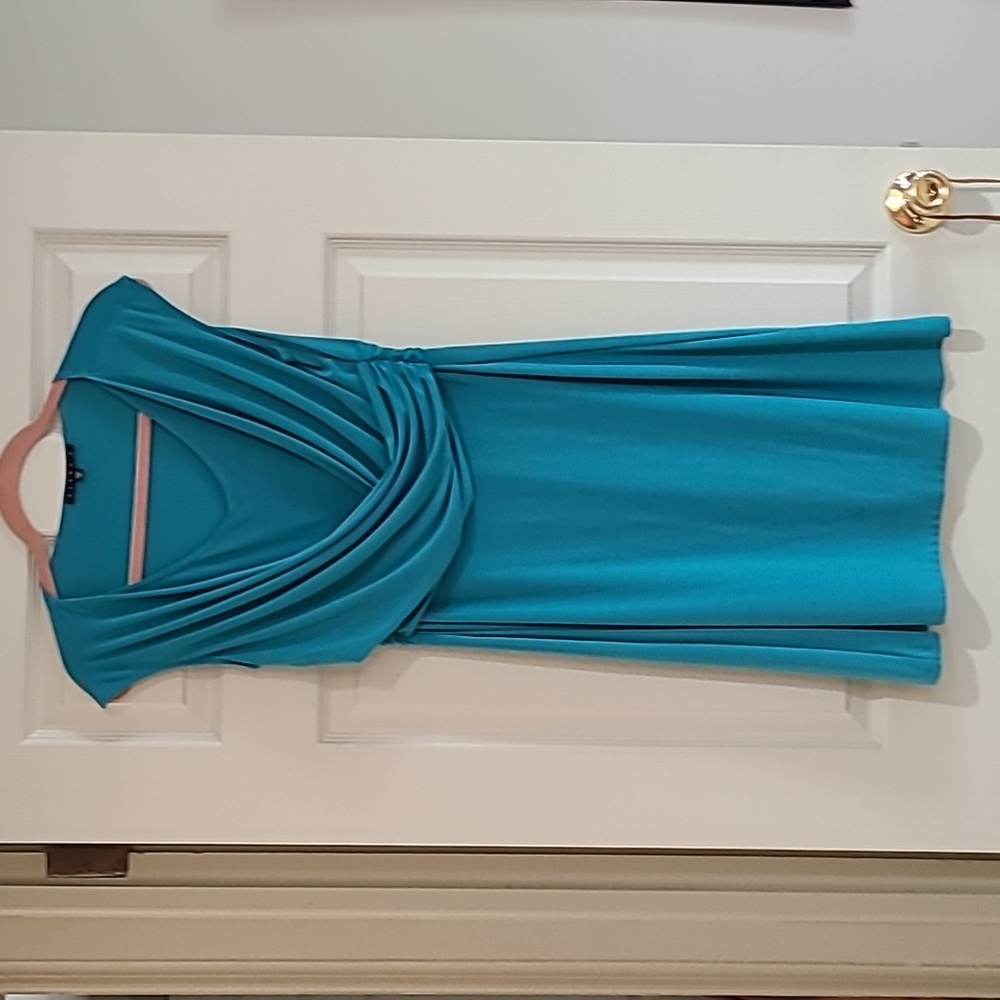 Tiana B NWOT Peacock color dress with draped crossover V neck. Cap Sleeve. M